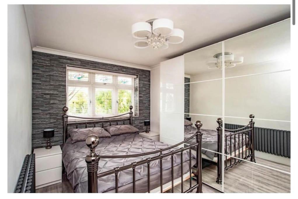 2 Bed - Walking Distance To Harry Potter Studio Watford  Exterior photo